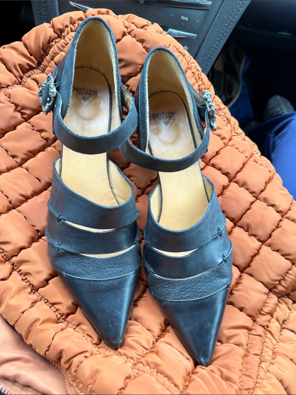John Fluevog Shoes Art Deco Strap
Heels Sandal size 11 great condition - Picture 2 of 7